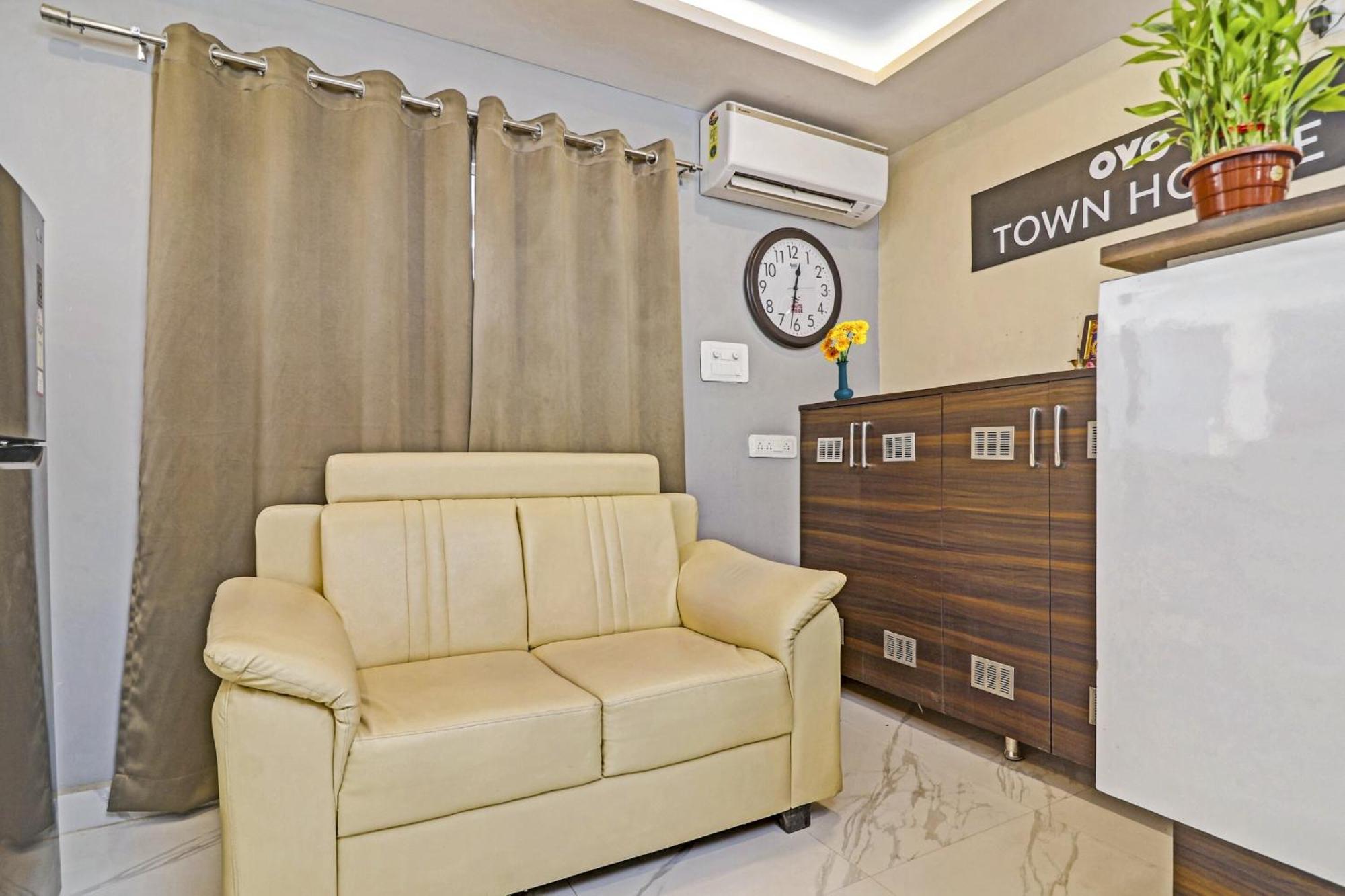 Hotel Collection O White House Near Kims Kondapur Kondapur  Exterior foto