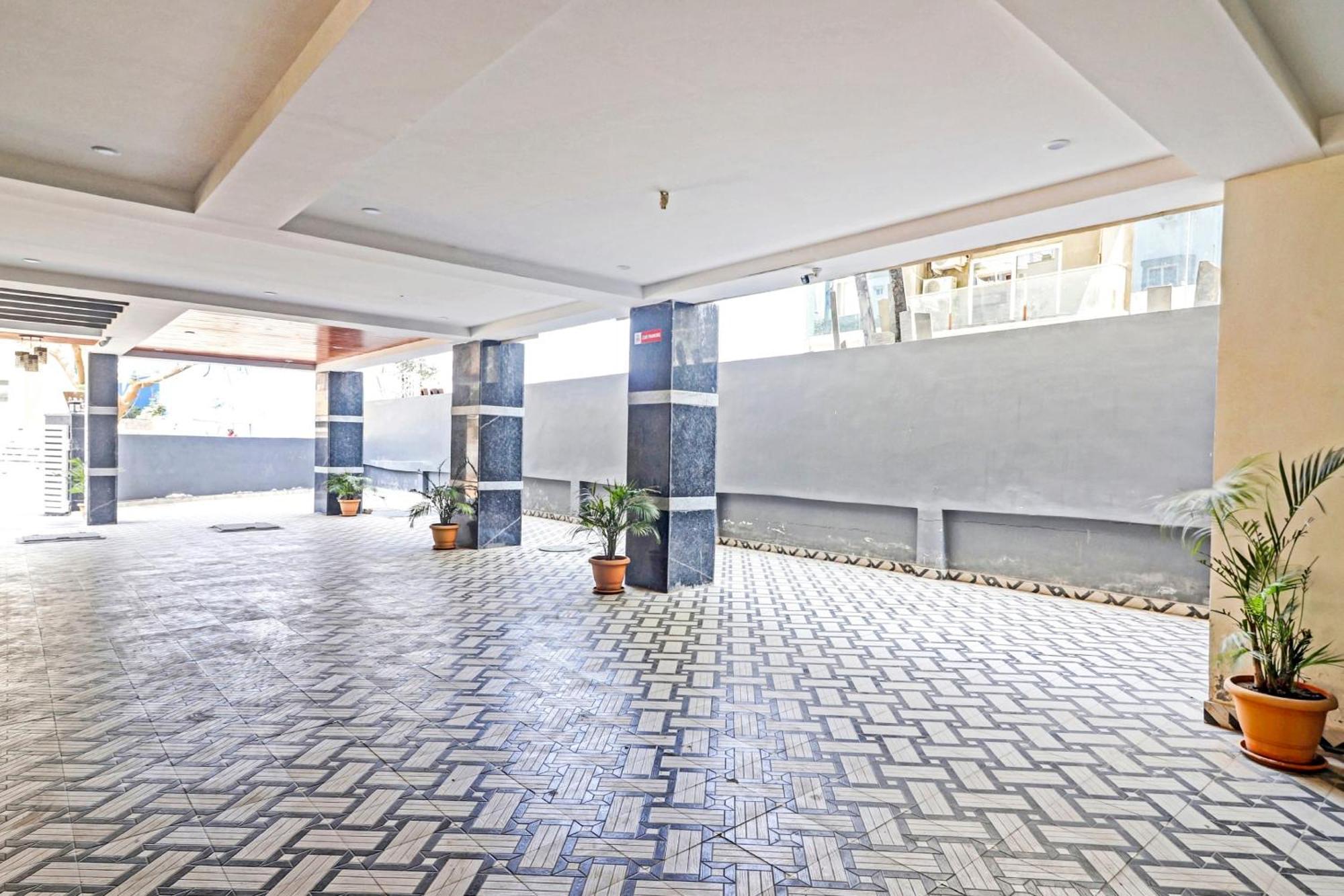 Hotel Collection O White House Near Kims Kondapur Kondapur  Exterior foto