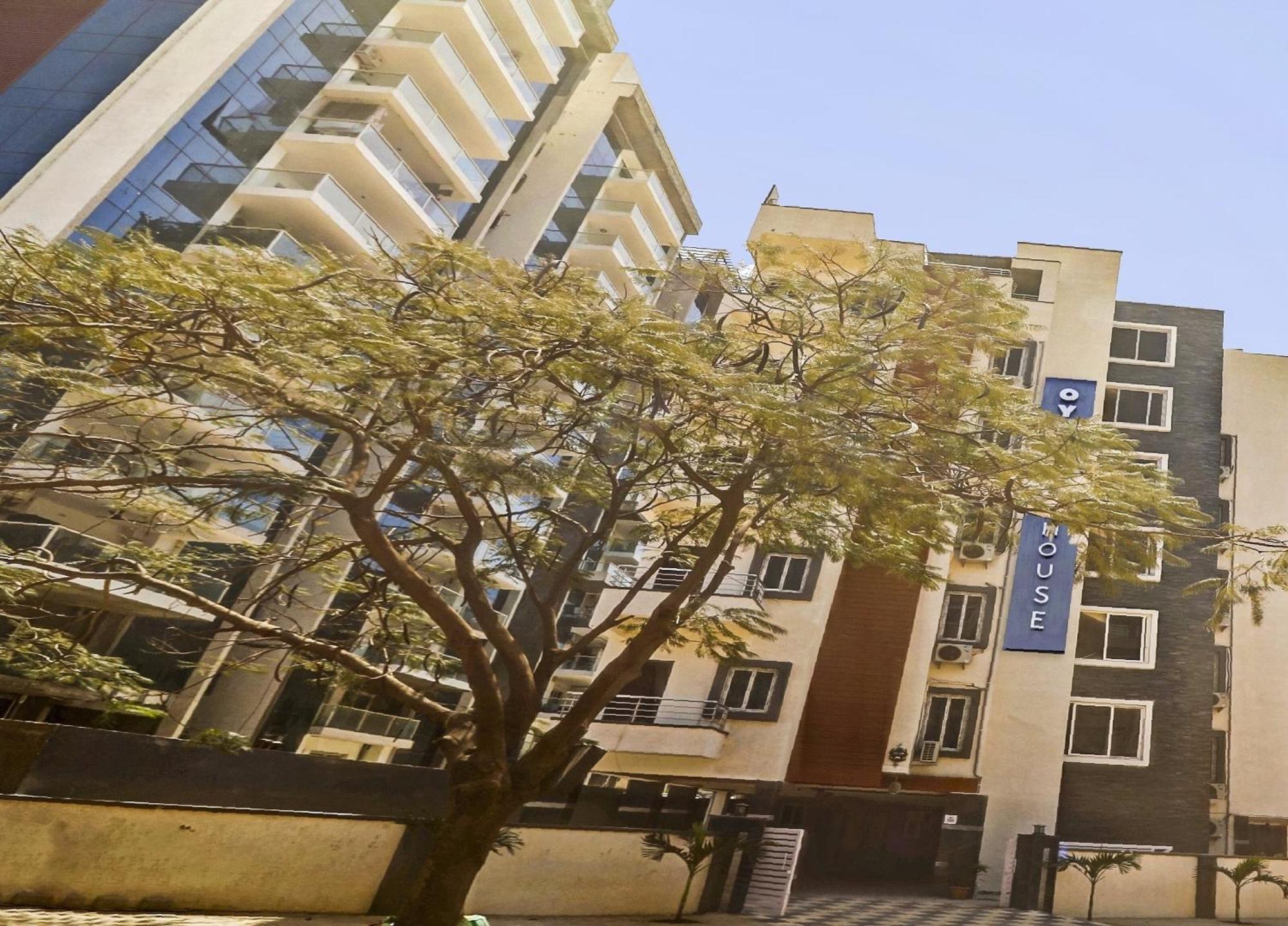 Hotel Collection O White House Near Kims Kondapur Kondapur  Exterior foto