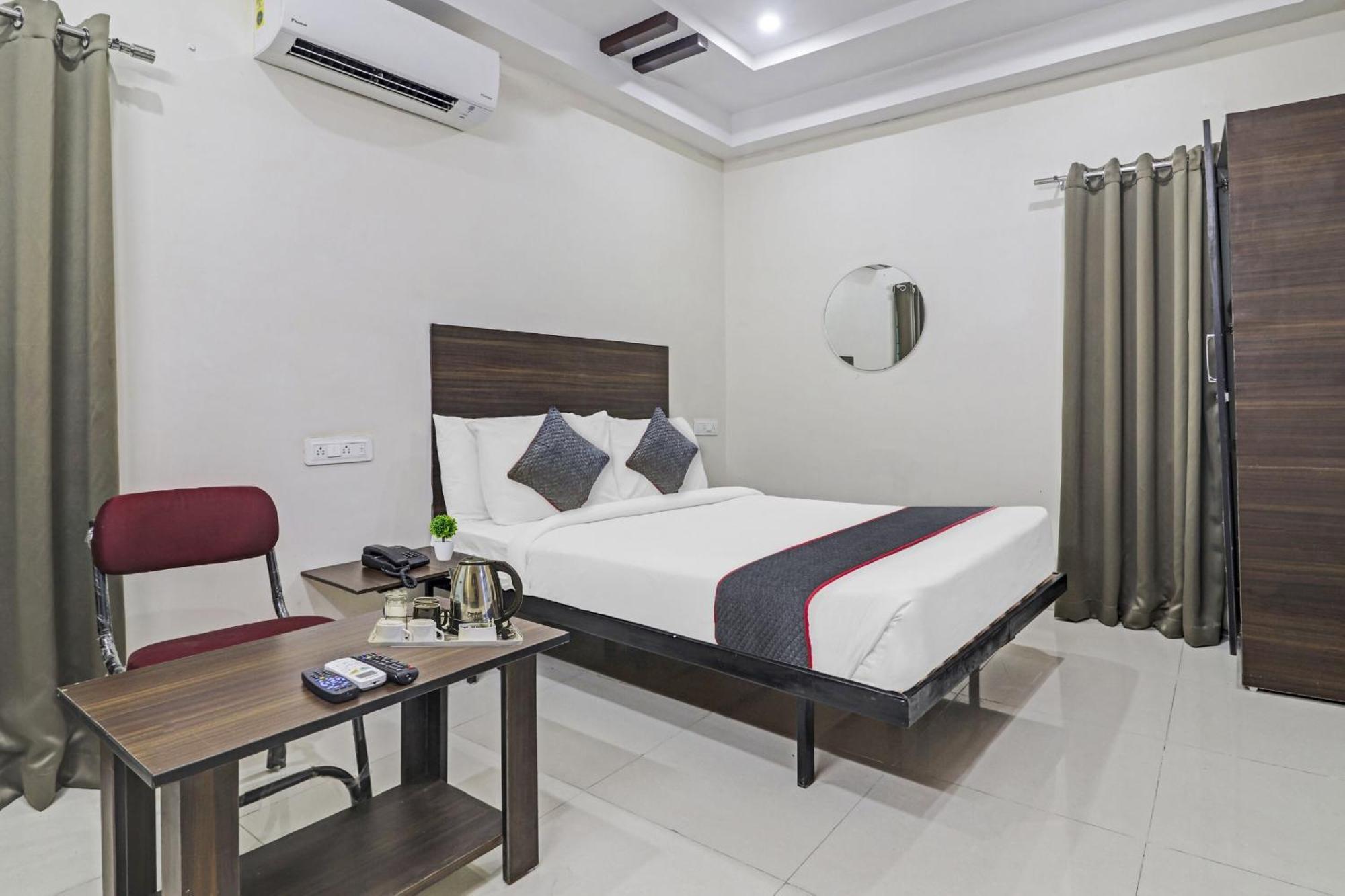 Hotel Collection O White House Near Kims Kondapur Kondapur  Exterior foto