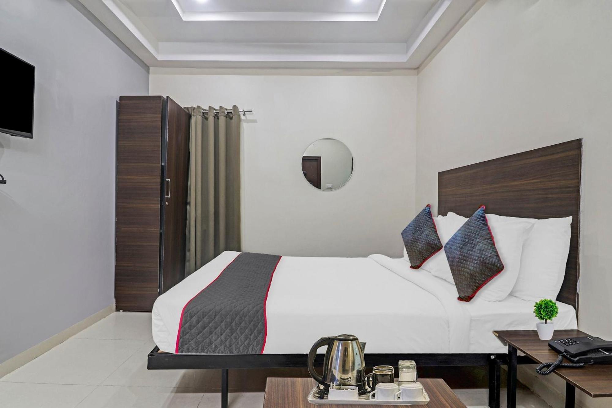Hotel Collection O White House Near Kims Kondapur Kondapur  Exterior foto